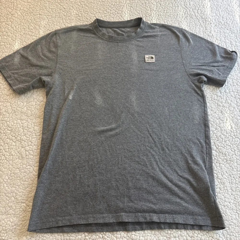 The North Face T-Shirt Mens medium Gray Short Sleeve Logo Tee